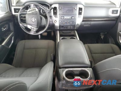 Zdjęcie 8 z 12 samochodu: 2017 NISSAN TITAN XD SL VIN:1N6BA1F29HN517832 - miniatura
