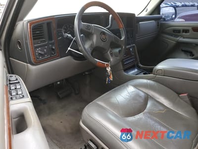 Zdjęcie 8 z 13 samochodu: 2004 CADILLAC ESCALADE ESV VIN:3GYFK66N14G247145 - miniatura