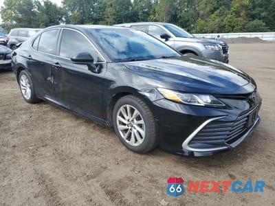 Czwarte zdjęcie samochodu z boku: 2021 TOYOTA CAMRY LE VIN:4T1C11AK8MU545910 - miniatura