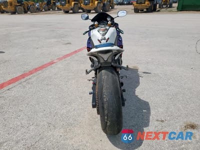 Czwarte zdjęcie samochodu z boku: 2009 YAMAHA YZFR1 VIN:JYARN23E19A006453 - miniatura