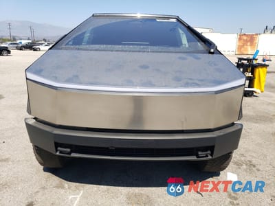 Piąte zdjęcie samochodu w środku: 2024 TESLA CYBERTRUCK CYBERBEAST VIN:7G2CEHEE3RA000245 - miniatura