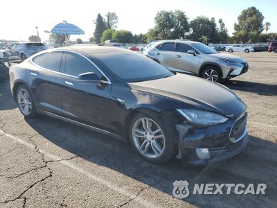 Czwarte zdjęcie samochodu z boku: 2013 TESLA MODEL S VIN:5YJSA1CG4DFP16122 - miniatura