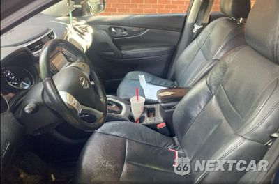 Piąte zdjęcie samochodu w środku: 2015 NISSAN ROGUE S VIN:5N1AT2MV8FC784220 - miniatura