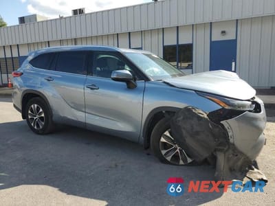 Czwarte zdjęcie samochodu z boku: 2021 TOYOTA HIGHLANDER XLE VIN:5TDGZRBH0MS129094 - miniatura