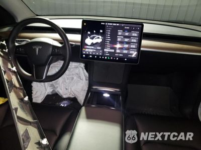Zdjęcie 8 z 12 samochodu: 2025 TESLA MODEL Y VIN:7SAYGDED9SF241533 - miniatura