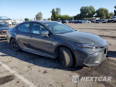 Czwarte zdjęcie samochodu z boku: 2025 TOYOTA CAMRY XSE VIN:4T1DAACK5SU100751 - miniatura