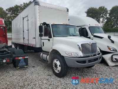 Czwarte zdjęcie samochodu z boku: 2018 INTERNATIONAL 4000 4300 - SEMI TRUCK VIN:1HTMMMMLXJH756328 - miniatura