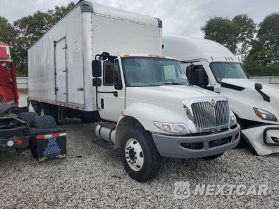 Czwarte zdjęcie samochodu z boku: 2018 INTERNATIONAL 4000 4300 - SEMI TRUCK VIN:1HTMMMMLXJH756328 - miniatura