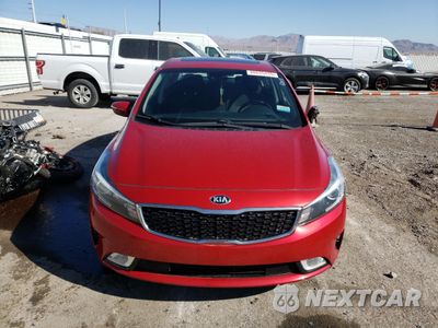 Piąte zdjęcie samochodu w środku: 2018 KIA FORTE LX VIN:3KPFL4A78JE241561 - miniatura