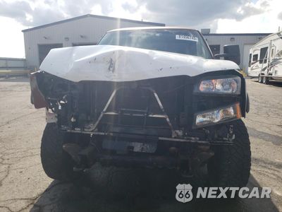 Piąte zdjęcie samochodu w środku: 2005 CHEVROLET SILVERADO K2500 HEAVY DUTY VIN:1GCHK29U55E232148 - miniatura