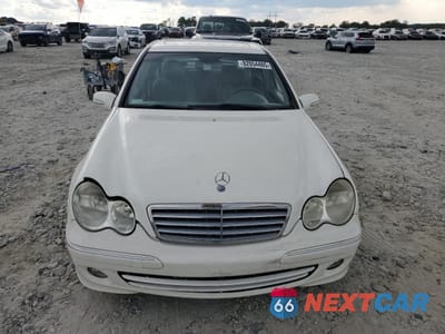 Piąte zdjęcie samochodu w środku: 2005 MERCEDES-BENZ C 240 VIN:WDBRF61J35F580329 - miniatura