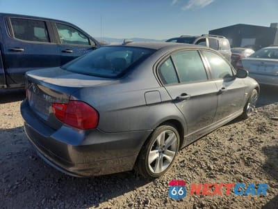 Trzecie zdjęcie samochodu z tyłu: 2011 BMW 328 XI SULEV VIN:WBAPK5G50BNN26381 - miniatura