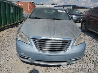 Piąte zdjęcie samochodu w środku: 2013 CHRYSLER 200 LX VIN:1C3CCBAB2DN715147 - miniatura