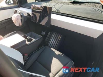 Zdjęcie 8 z 13 samochodu: 2024 TESLA CYBERTRUCK VIN:7G2CEHEE1RA049685 - miniatura