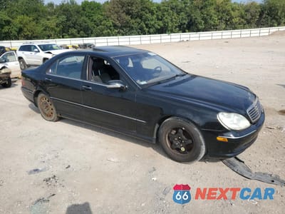 Czwarte zdjęcie samochodu z boku: 2001 MERCEDES-BENZ S 430 VIN:WDBNG70J31A173301 - miniatura