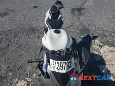 Piąte zdjęcie samochodu w środku: 2025 KAWASAKI ZX636 K VIN:JKBZXJK12SA010448 - miniatura