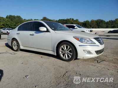 Czwarte zdjęcie samochodu z boku: 2013 HYUNDAI GENESIS 3.8L VIN:KMHGC4DD7DU233619 - miniatura