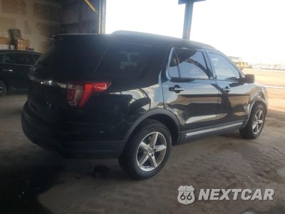 Trzecie zdjęcie samochodu z tyłu: 2019 FORD EXPLORER XLT VIN:1FM5K7D89KGA28250 - miniatura