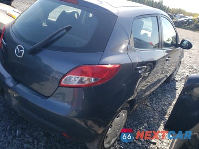Trzecie zdjęcie samochodu z tyłu: 2011 MAZDA MAZDA2 VIN:JM1DE1HY6B0104692 - miniatura