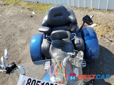 Piąte zdjęcie samochodu w środku: 2018 HARLEY-DAVIDSON FLHTCUTG 115TH ANNIVERSARY TRI GLIDE ULTRA VIN:1HD1MDD1XJB854825 - miniatura