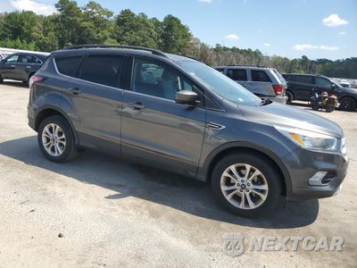 Czwarte zdjęcie samochodu z boku: 2018 FORD ESCAPE SE VIN:1FMCU0GD6JUB61758 - miniatura