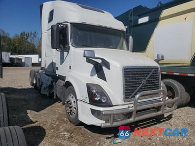 2018 VOLVO VNL SEMI TRUCK 4V4NC9EH1JN887410 - główne zdjęcie licytacji z USA - miniatura