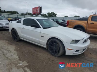 Czwarte zdjęcie samochodu z boku: 2014 FORD MUSTANG VIN:1ZVBP8AM7E5332920 - miniatura