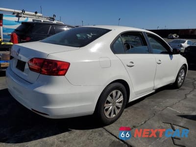 Trzecie zdjęcie samochodu z tyłu: 2013 VOLKSWAGEN JETTA BASE VIN:3VW2K7AJ3DM269015 - miniatura