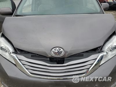 Zdjęcie 12 z 15 samochodu: 2015 TOYOTA SIENNA XLE VIN:5TDYK3DC9FS534431 - miniatura