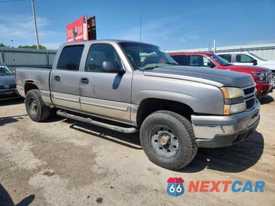 Czwarte zdjęcie samochodu z boku: 2007 CHEVROLET SILVERADO K1500 CREW CAB VIN:2GCEK13T171180647 - miniatura