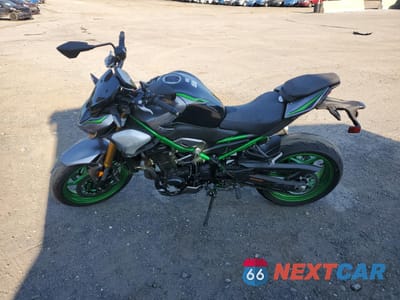Trzecie zdjęcie samochodu z tyłu: 2025 KAWASAKI ZR900 T VIN:ML5ZRDT1XSDA01657 - miniatura