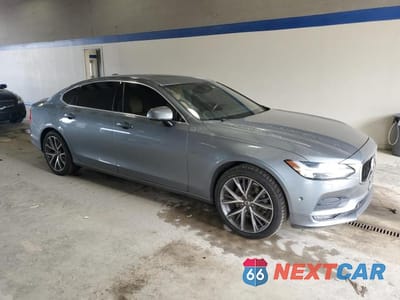 Czwarte zdjęcie samochodu z boku: 2018 VOLVO S90 T5 MOMENTUM VIN:LVY982MK2JP006231 - miniatura