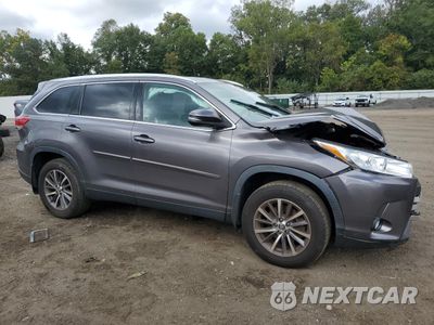 Czwarte zdjęcie samochodu z boku: 2019 TOYOTA HIGHLANDER SE VIN:5TDJZRFH3KS712417 - miniatura