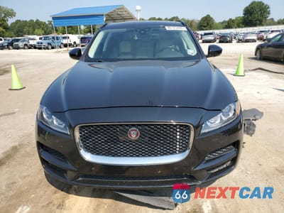 Piąte zdjęcie samochodu w środku: 2019 JAGUAR F-PACE PRESTIGE VIN:SADCK2FX4KA368349 - miniatura