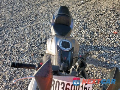 Piąte zdjęcie samochodu w środku: 2021 KAWASAKI EX650 M VIN:ML5EXEM18MDA37696 - miniatura