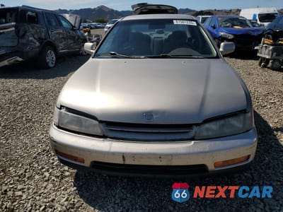 Piąte zdjęcie samochodu w środku: 1994 HONDA ACCORD LX VIN:JHMCD5637RC115642 - miniatura
