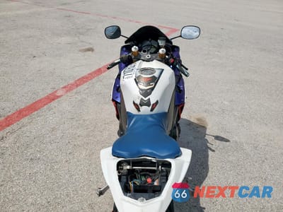 Zdjęcie 6 z 9 samochodu: 2009 YAMAHA YZFR1 VIN:JYARN23E19A006453 - miniatura