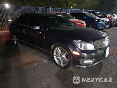 Czwarte zdjęcie samochodu z boku: 2013 MERCEDES-BENZ C 250 VIN:WDDGF4HB0DR271030 - miniatura
