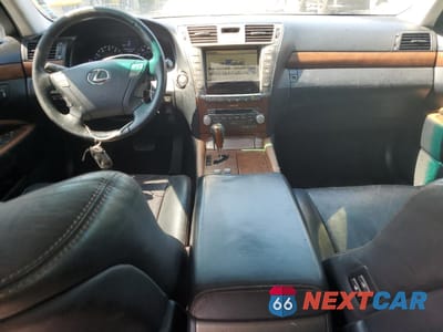 Zdjęcie 8 z 12 samochodu: 2012 LEXUS LS 460 VIN:JTHBL5EF3C5112260 - miniatura