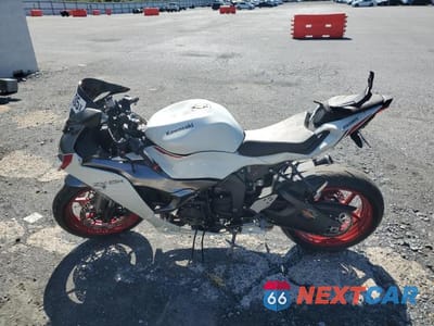 Trzecie zdjęcie samochodu z tyłu: 2025 KAWASAKI ZX636 K VIN:JKBZXJK12SA010448 - miniatura