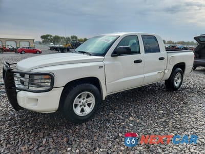 2009 DODGE DAKOTA SXT 1D3HE38P09S785247 - główne zdjęcie licytacji z USA - miniatura