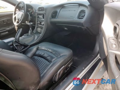 Zdjęcie 8 z 14 samochodu: 2004 CHEVROLET CORVETTE VIN:1G1YY22G745132403 - miniatura