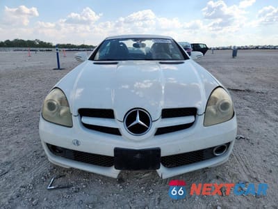 Piąte zdjęcie samochodu w środku: 2009 MERCEDES-BENZ SLK 350 VIN:WDBWK58F19F190636 - miniatura