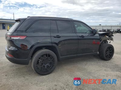 Trzecie zdjęcie samochodu z tyłu: 2023 JEEP GRAND CHEROKEE LIMITED VIN:1C4RJHBG4PC519929 - miniatura