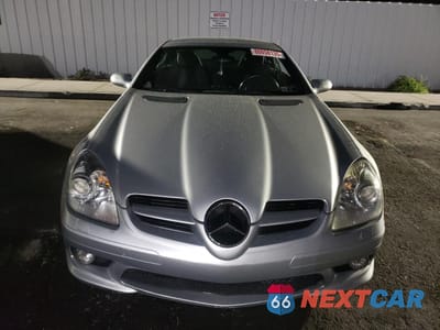 Piąte zdjęcie samochodu w środku: 2005 MERCEDES-BENZ SLK 350 VIN:WDBWK56F15F030687 - miniatura