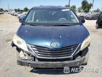Piąte zdjęcie samochodu w środku: 2011 TOYOTA SIENNA LE VIN:5TDKK3DCXBS138105 - miniatura