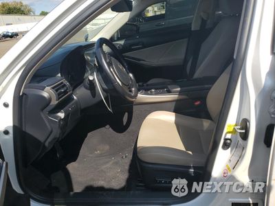 Zdjęcie 7 z 16 samochodu: 2017 LEXUS IS 300 VIN:JTHCM1D29H5022675 - miniatura
