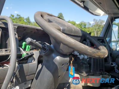 Piąte zdjęcie samochodu w środku: 2006 VOLVO VN VNL VIN:4V4NC9GH96N398029 - miniatura