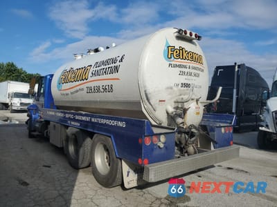 Trzecie zdjęcie samochodu z tyłu: 2002 INTERNATIONAL 4400 TANK TRUCK VIN:1HTMSADR22J030191 - miniatura
