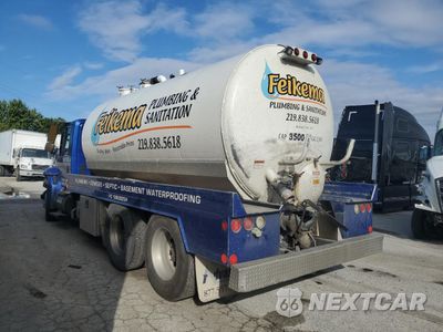 Trzecie zdjęcie samochodu z tyłu: 2002 INTERNATIONAL 4400 TANK TRUCK VIN:1HTMSADR22J030191 - miniatura